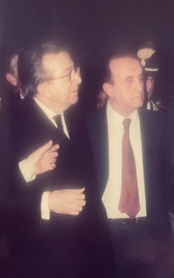 Gian Carlo Ruffino a colloquio con un altro politico